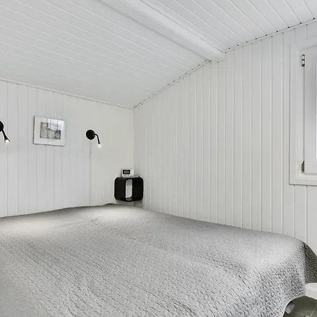2 Bedroom Awesome In Holiday home
